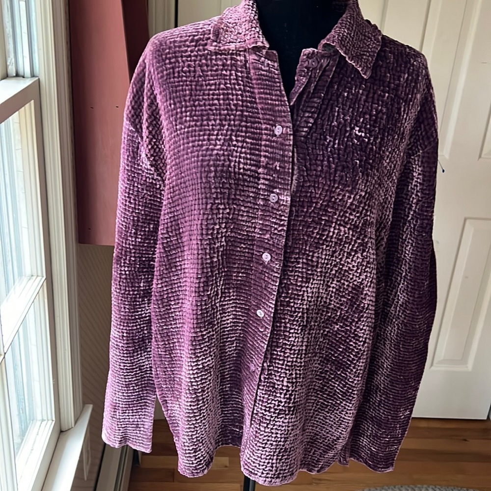 Textured velour plum top by UBU in EUC. Size XL
